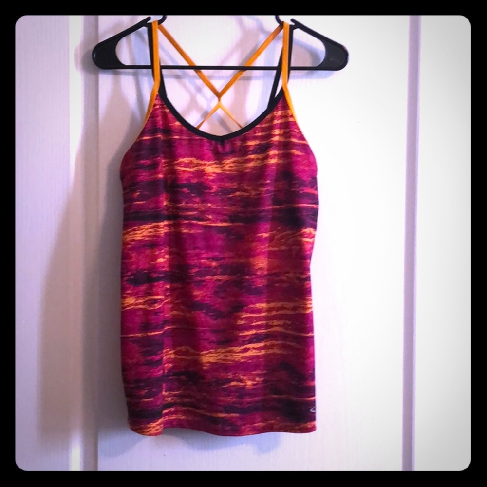 Workout tank with built in shelf bra